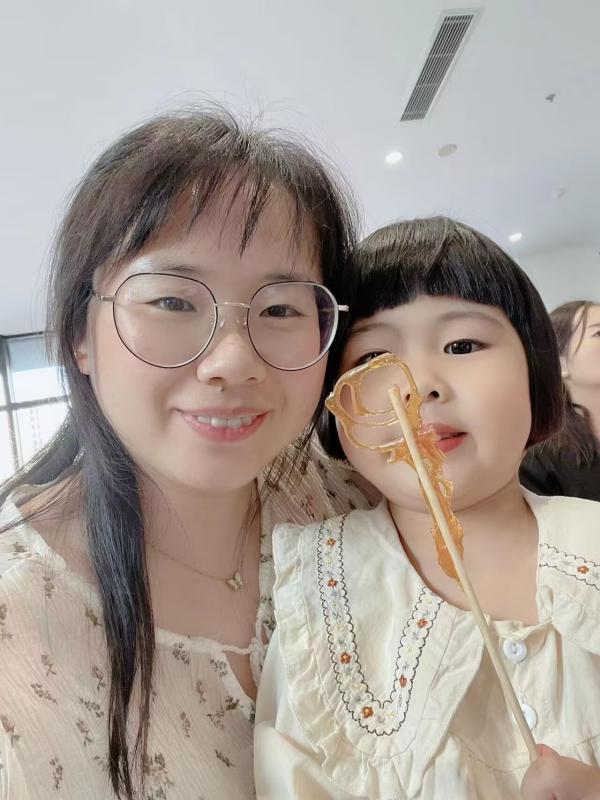 小四班李心悦妈妈（编辑后）.jpg