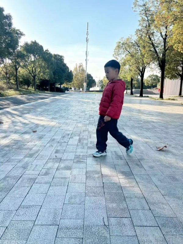 大五班：张颢（原始照片）.jpg